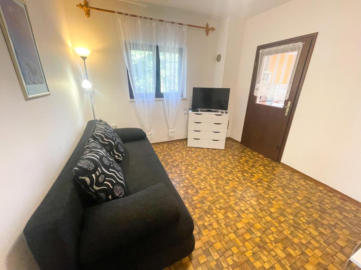 Apartmani Irena Jadranovo Buitenkant foto